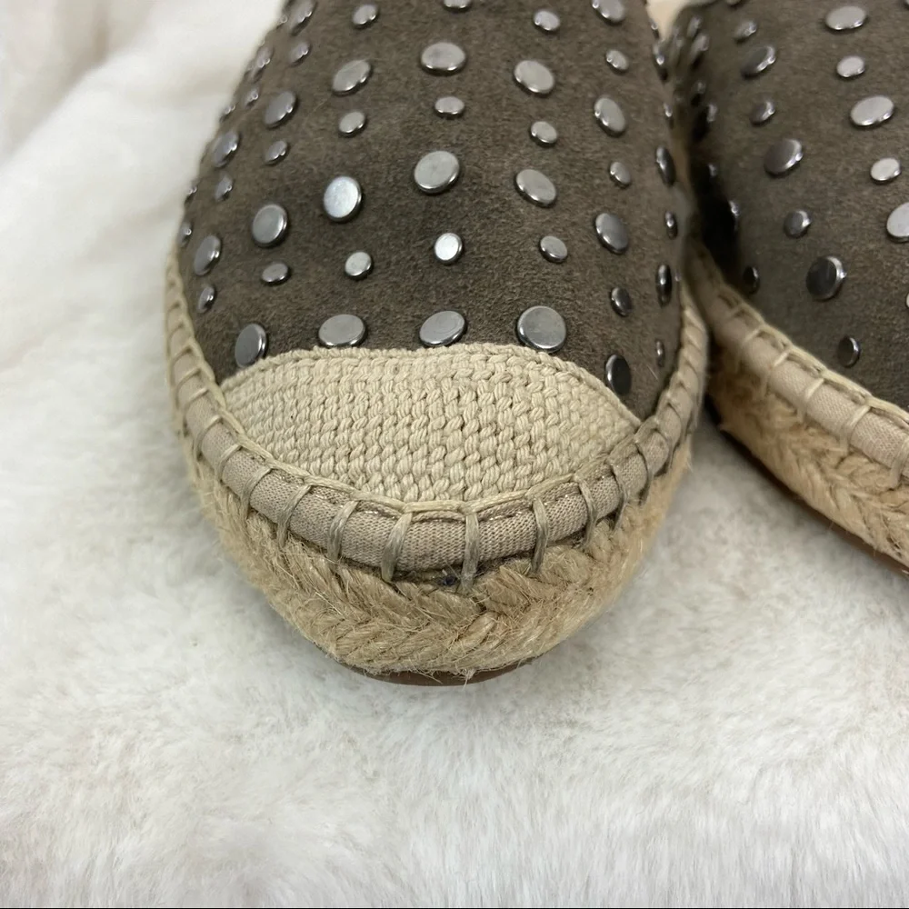 Lust for life ignite studded suede espadrille mules. Size 7M